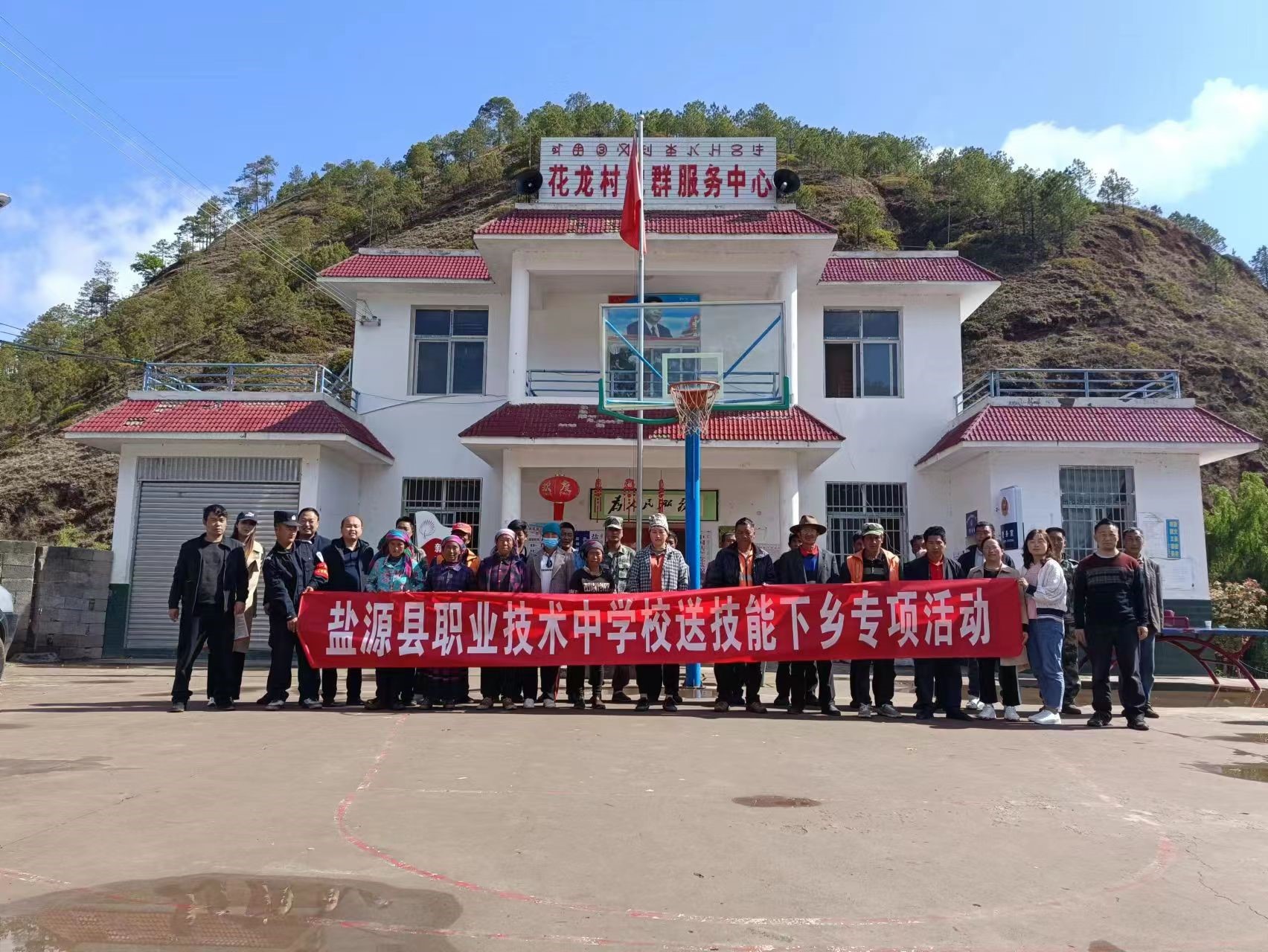 我校开展送技能下乡活动2022